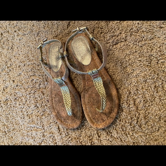 Gianni Bini size 7.5 gold sandals - Picture 1 of 6